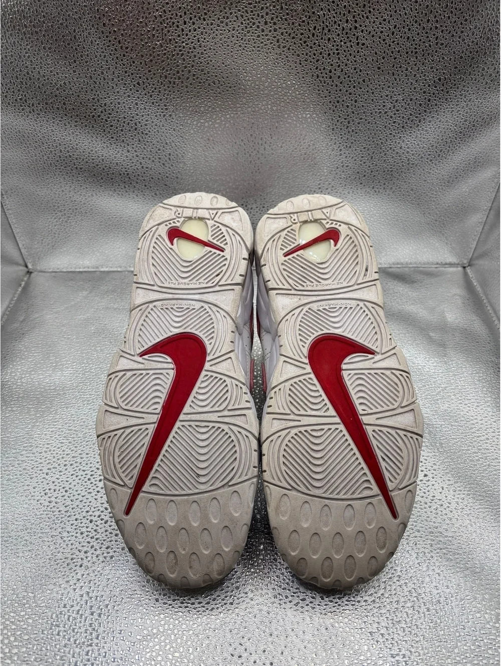 Nike air more uptempo whit varsity red outline GS